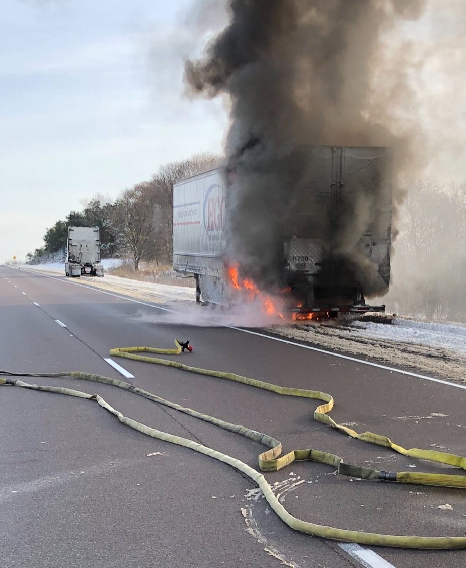 One eastbound lane of 401 reopened after trailer fire | QNetNews.ca